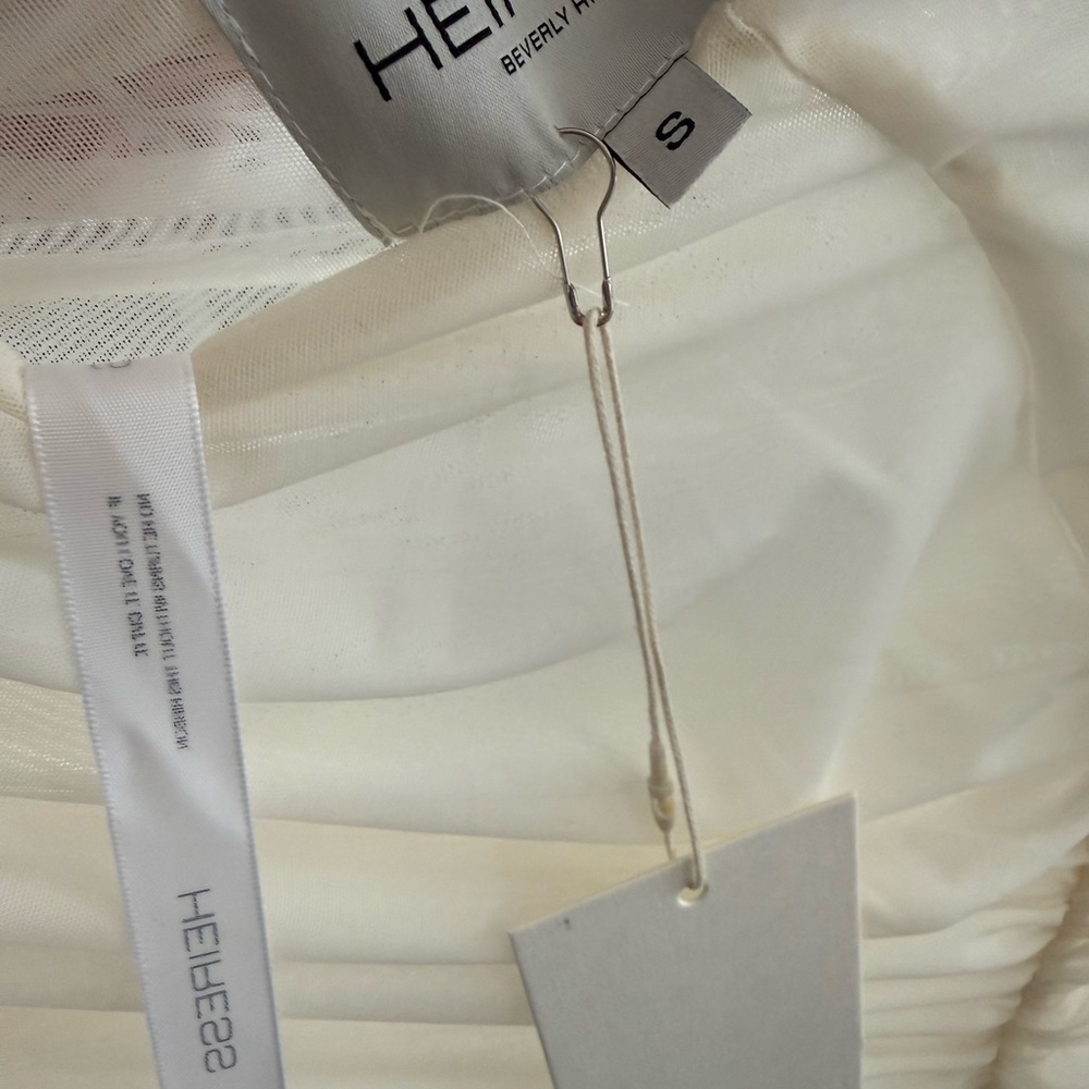 Elegant Cream Ruched Cape - Picture 3 of 5